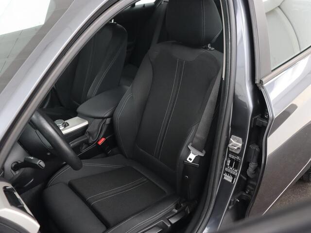 BMW 1-SERIE 118i Executive | Sportstoelen | Harman/Kardon | Navigatie | Full LED | Climate control | Parkeerhulp | Cruise control