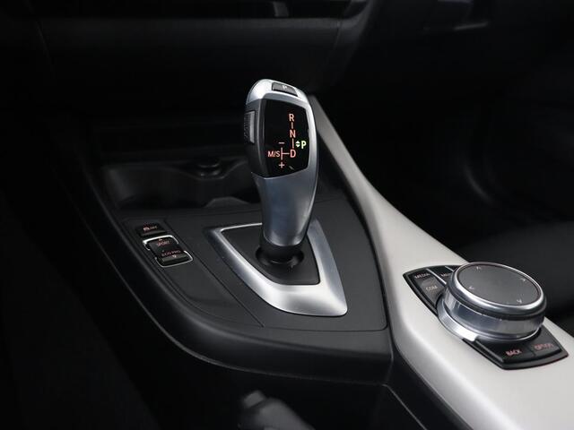 BMW 1-SERIE 118i Executive | Sportstoelen | Harman/Kardon | Navigatie | Full LED | Climate control | Parkeerhulp | Cruise control