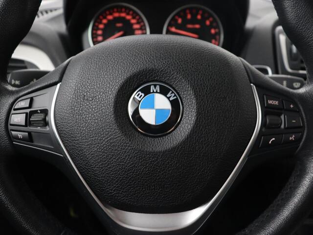 BMW 1-SERIE 118i Executive | Sportstoelen | Harman/Kardon | Navigatie | Full LED | Climate control | Parkeerhulp | Cruise control