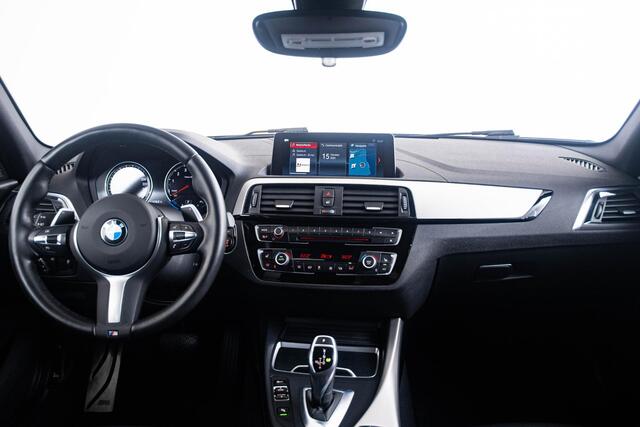 BMW 1-SERIE M140i xDrive High Executive Harman Kardon - Elektrisch verwarmde voorstoelen - Sportstoelen - Cruise Control - Achteruitrijcamera - PDC Voor/Achter - Middenarmsteun voor - Adaptieve LED koplampen -