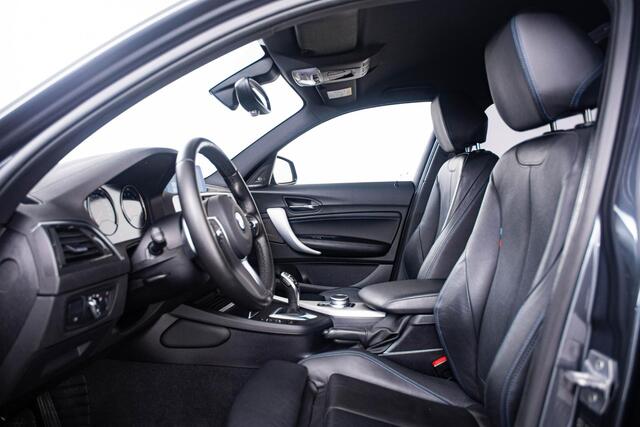 BMW 1-SERIE M140i xDrive High Executive Harman Kardon - Elektrisch verwarmde voorstoelen - Sportstoelen - Cruise Control - Achteruitrijcamera - PDC Voor/Achter - Middenarmsteun voor - Adaptieve LED koplampen -