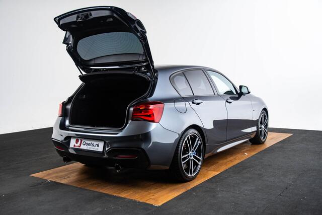 BMW 1-SERIE M140i xDrive High Executive Harman Kardon - Elektrisch verwarmde voorstoelen - Sportstoelen - Cruise Control - Achteruitrijcamera - PDC Voor/Achter - Middenarmsteun voor - Adaptieve LED koplampen -