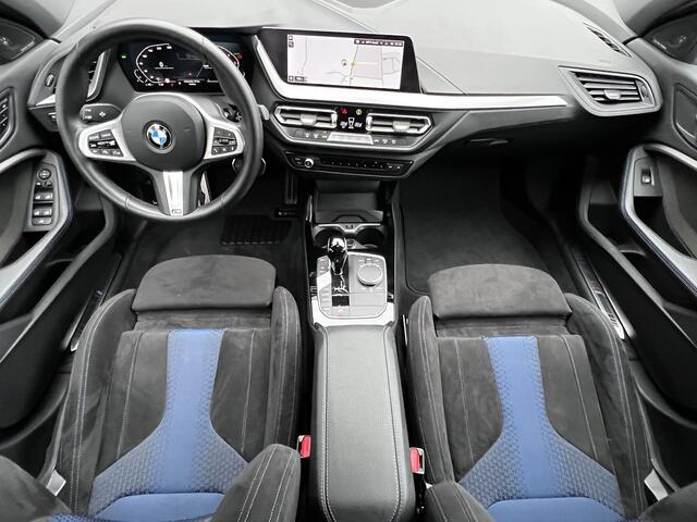 BMW 1-SERIE 118i / Dealer onderhouden / M-Sport / Panorama schuifdak / HUD / Adaptieve CC / Harman Kardon / Alcantara Sportstoelen / 19" / Camera /