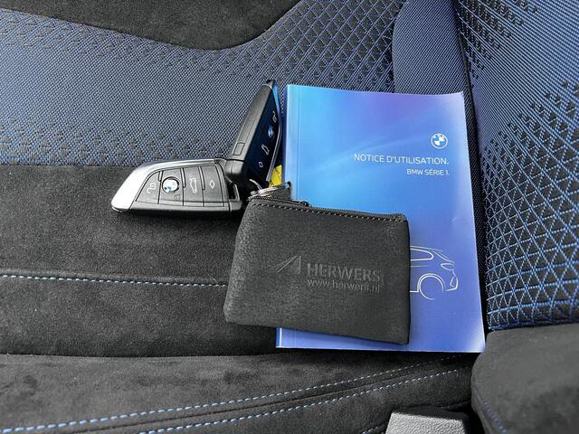 BMW 1-SERIE 118i / Dealer onderhouden / M-Sport / Panorama schuifdak / HUD / Adaptieve CC / Harman Kardon / Alcantara Sportstoelen / 19" / Camera /
