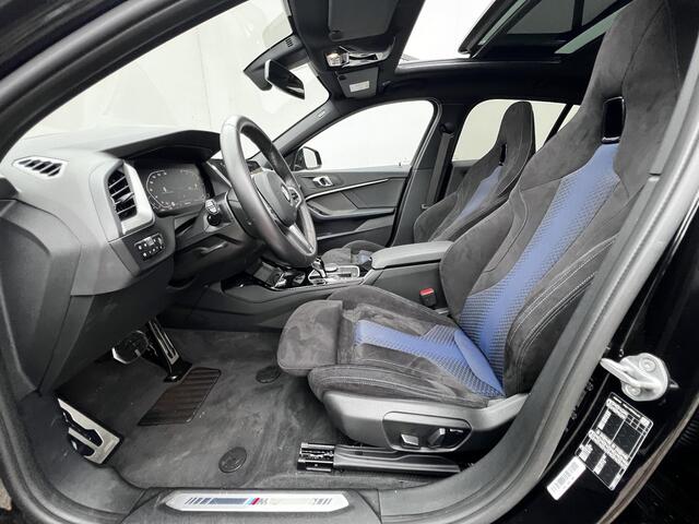 BMW 1-SERIE 118i / Dealer onderhouden / M-Sport / Panorama schuifdak / HUD / Adaptieve CC / Harman Kardon / Alcantara Sportstoelen / 19" / Camera /