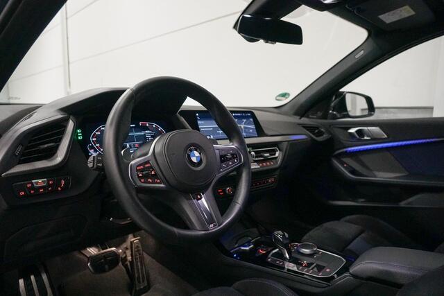 BMW 1-SERIE M135i xDrive Harman Kardon | Head Up | Elektr. Stoelen | Stuurverwarming