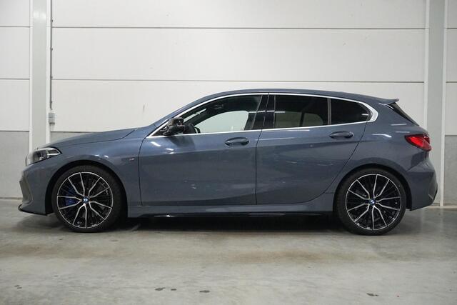 BMW 1-SERIE M135i xDrive Harman Kardon | Head Up | Elektr. Stoelen | Stuurverwarming