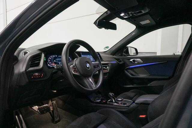 BMW 1-SERIE M135i xDrive Harman Kardon | Head Up | Elektr. Stoelen | Stuurverwarming