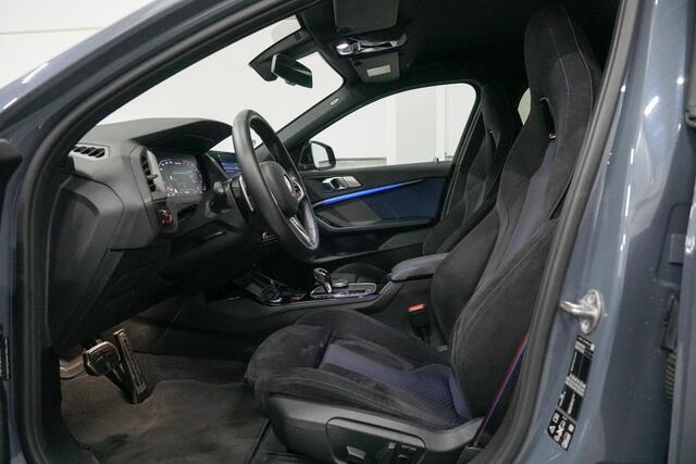 BMW 1-SERIE M135i xDrive Harman Kardon | Head Up | Elektr. Stoelen | Stuurverwarming