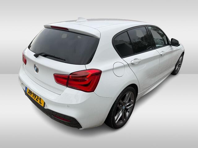 BMW 1-SERIE 118i M Sport / Leder / Navigatie / Parkeerhulp achter / 18'' / Stoelverwarming / Cruise Control
