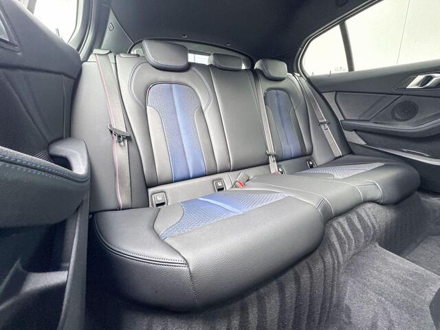 BMW 1-SERIE 118i M Sport | Trekhaak | Voorstoelen verwarmd