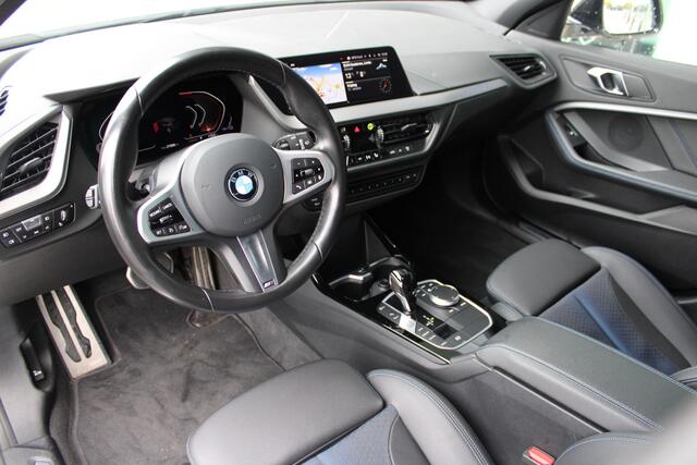BMW 1-SERIE 118i M Sport Automaat / Sportstoelen / LED / M Sportonderstel / Live Cockpit Professional / Cruise Control / PDC