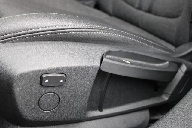 BMW 1-SERIE 118i Sport Line Automaat / Sportstoelen / Head-Up / Stoelverwarming / LED / Live Cockpit Professional