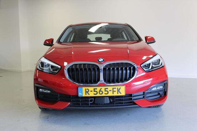 BMW 1-SERIE 118i Business Edition | NL-AUTO+N.A.P! | LED | CLIMA | CRUISE | PDC | LMV | NAVIGATIE | DAB | CARPLAY |