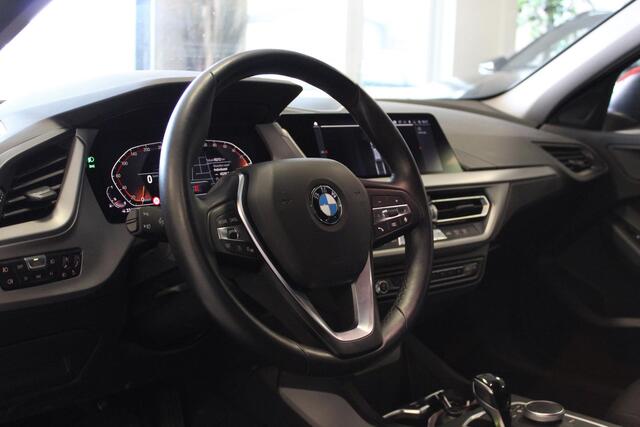 BMW 1-SERIE 118i Business Edition | NL-AUTO+N.A.P! | LED | CLIMA | CRUISE | PDC | LMV | NAVIGATIE | DAB | CARPLAY |