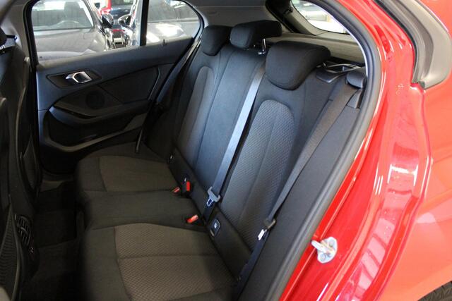 BMW 1-SERIE 118i Business Edition | NL-AUTO+N.A.P! | LED | CLIMA | CRUISE | PDC | LMV | NAVIGATIE | DAB | CARPLAY |