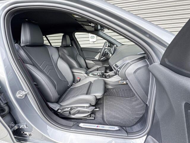 BMW 1-SERIE 120 M Sportpakket Pro / Premium Pack / Getinte ruiten / Stuurwielrand verwarmd / Comfort Access / Achteruitrijcamera / Driving Assistant