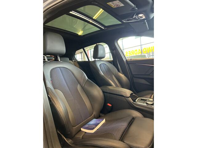 BMW 1-SERIE 118i M Sport | Panoramadak | Dealer onderhouden | Nederlands geleverd | Achteruitrijcamera | Digital dashboard | Cruise control | Climate control | Elek. inklapbare spiegels | Adaptief onderstel