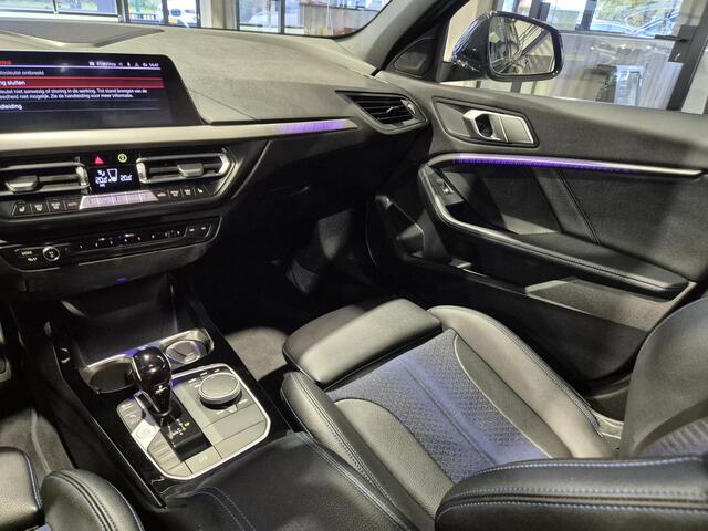 BMW 1-SERIE 118i High Executive M-Sport | Panorama | HUD | Stoelverwarming | Trekhaak | Carplay/Android