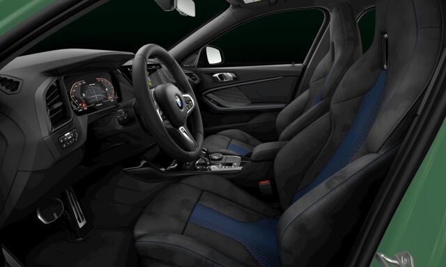 BMW 1-SERIE M135i xDrive | Live Cockpit | Panorama | Schaalstoelen | Memory | H&K | 19"LM | Irish Green Individual