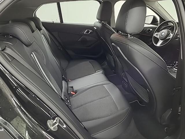 BMW 1-SERIE 118i Aut. Exe Editon | Trekhaak | Stuurverwarming | Live Cockpit |