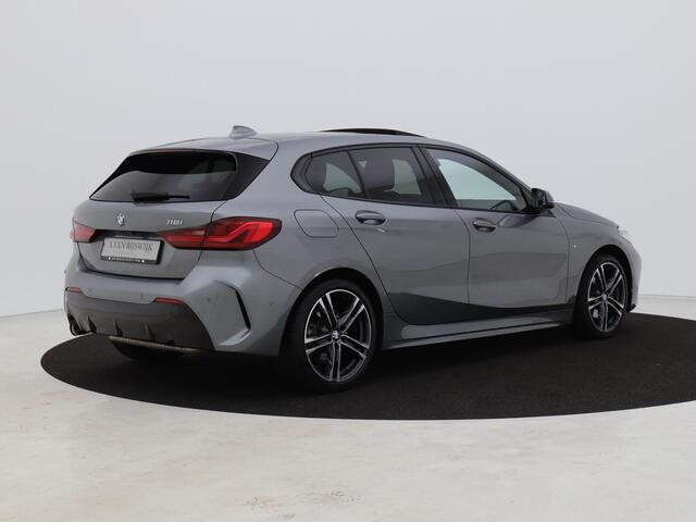 BMW 1-SERIE 118i M-Sport | PANO | CAMERA | STOEL- EN STUURVERW.