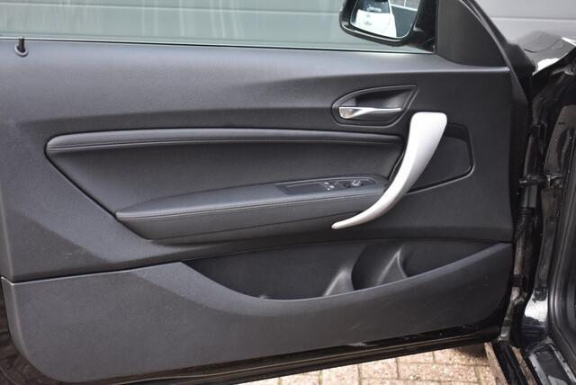 BMW 1-SERIE 118I HIGH EXECUTIVE / M PAKKET / LEDER / NAVI / STOELVERWARMING