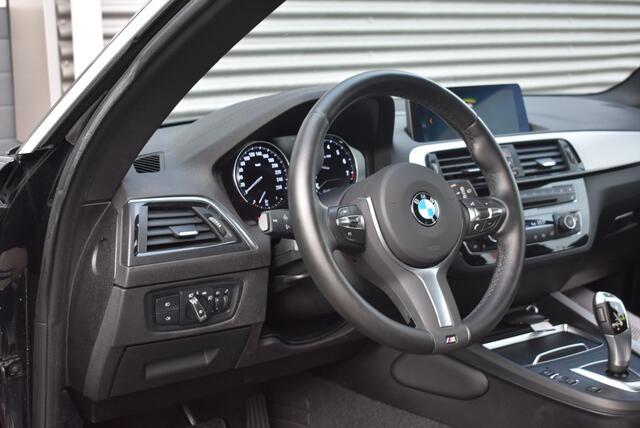 BMW 1-SERIE 118I HIGH EXECUTIVE / M PAKKET / LEDER / NAVI / STOELVERWARMING
