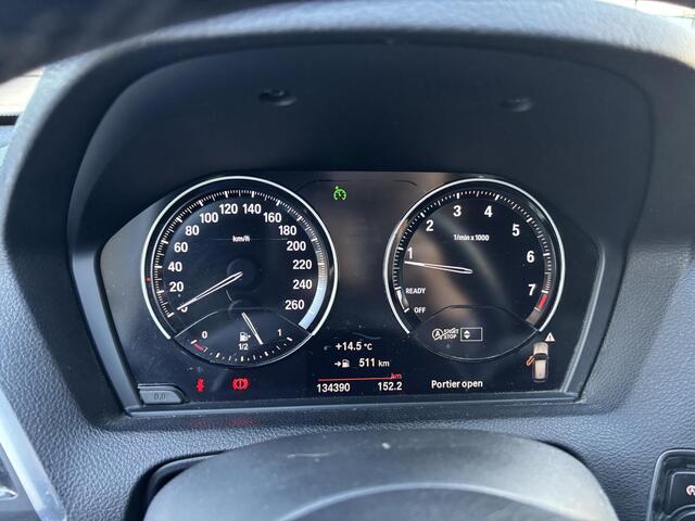 BMW 1-SERIE 120i Sport Line 184PK , Trekhaak, Navi, PDC, Cruise, Bluetooth, LMV 18 Inch, Stoelverwarming