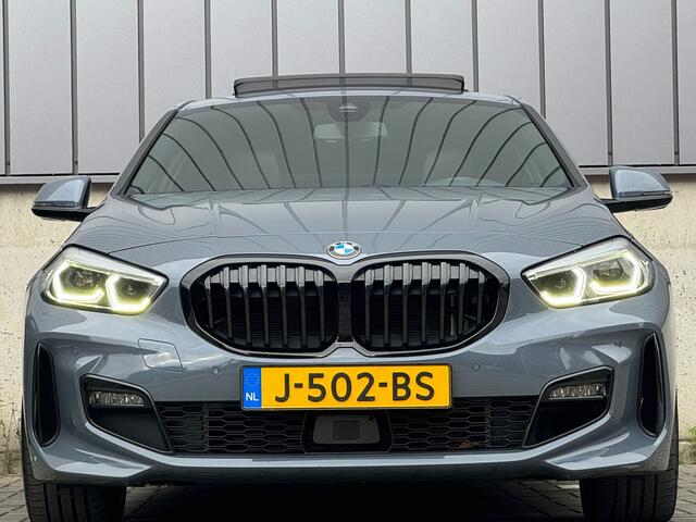 BMW 1-SERIE 118i 140PK Automaat M-Sport Shadow Pano Head-UP Schaalstoelen Camera
