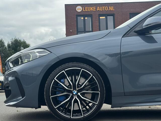 BMW 1-SERIE 118i 140PK Automaat M-Sport Shadow Pano Head-UP Schaalstoelen Camera