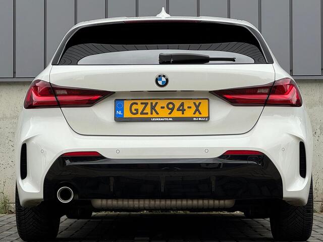 BMW 1-SERIE 118i 140PK Automaat M-Sport Shadow Stoelverwarming