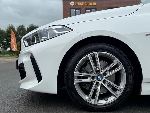 BMW 1-SERIE 118i 140PK Automaat M-Sport Shadow Stoelverwarming