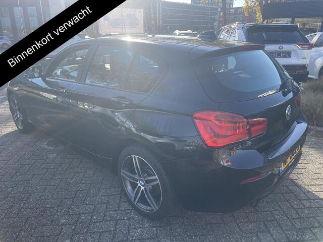 BMW 1-SERIE 118d High Executive | Leer | Stoelverwarming | Navigatie