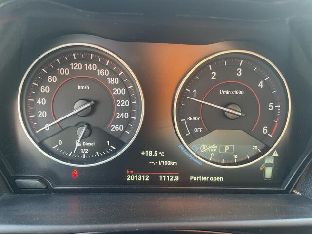 BMW 1-SERIE 118d High Executive | Leer | Stoelverwarming | Navigatie