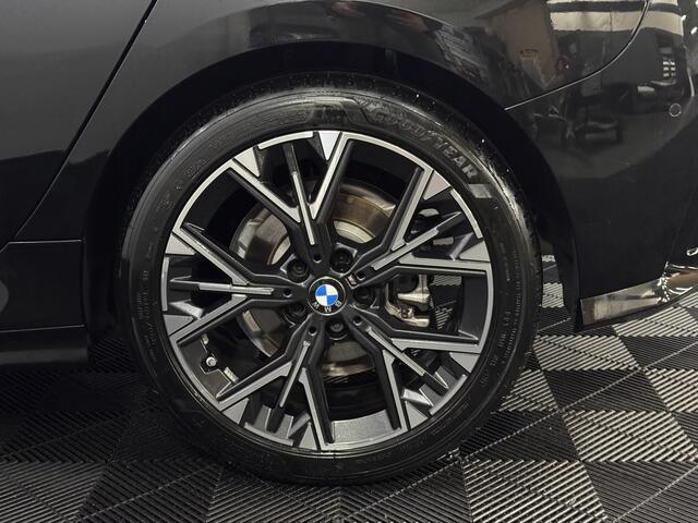 BMW 1-SERIE 120 M Sport Half leder, 360 Camera, Navi, Keyless start, Head-up display, Cruise control adaptief, 3 jaar garantie