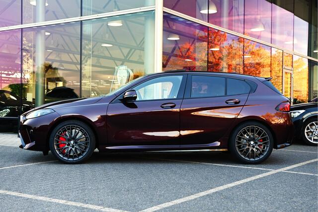 BMW 1-SERIE 120 M Sport Automaat / Panoramadak / Sportstoelen / M Adaptief onderstel / Achteruitrijcamera / Comfort Access / Adaptieve LED / Harman-Kardon