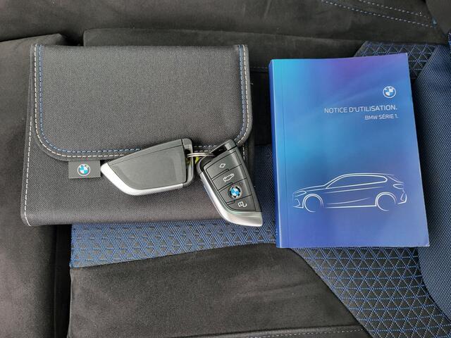 BMW 1-SERIE 118i Automaat / Dealer Onderhouden / M-Sport / Navigatie / Schuif- en Kantel Dak / Harman Kardon / Sportstoelen / Achteruitrijcamera / Head- up display / Apple Carplay & Android Auto /