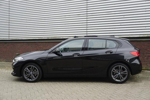 BMW 1-SERIE 118i 140PK Sport-line/Panodak/Camera/ParkingPack/ Dealeronderhouden.