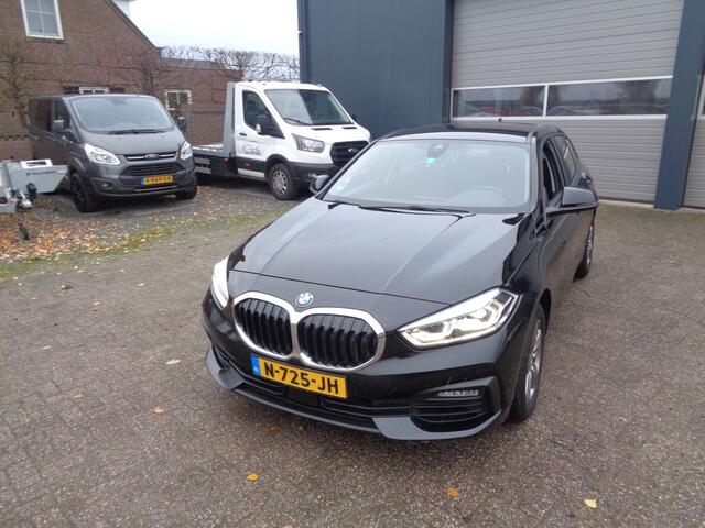 BMW 1-SERIE 116i Business Edition Automaat, ECC, Digidash, LMV, Led, Navigatie, Carplay/android auto