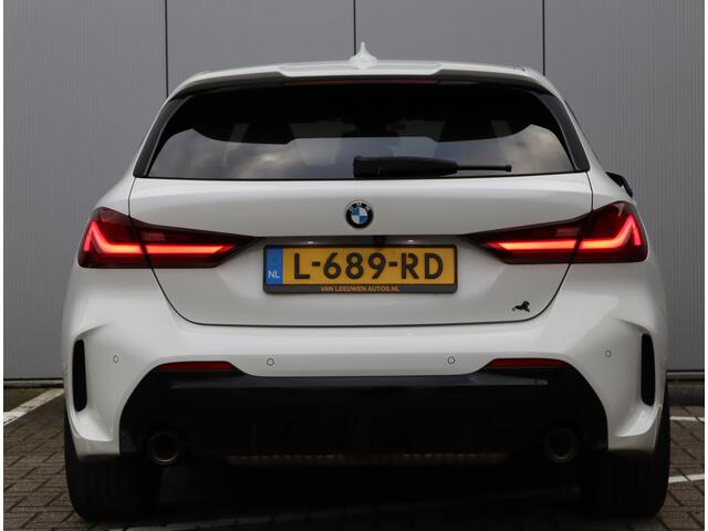 BMW 1-SERIE 120i Executive M-sport | Parkeercamera | Keyless | Schaalstoelen