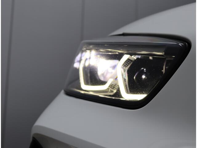 BMW 1-SERIE 120i Executive M-sport | Parkeercamera | Keyless | Schaalstoelen