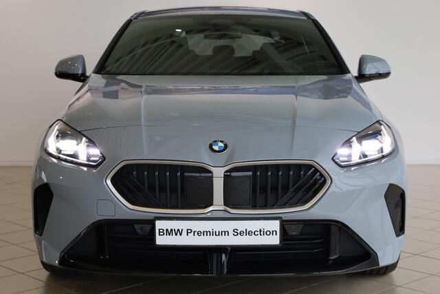 BMW 1-SERIE 120 | M Sportpakket | Premium Pack | Achteruitrijcamera | Adaptieve LED | Voorstoelen verwarmd