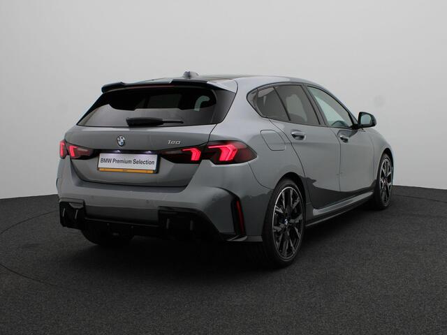 BMW 1-SERIE 120 M Sportpakket Pro | Premium Pack | Comfort Access | Driving Assistant | Parking Assistant | Harman Kardon | 19''