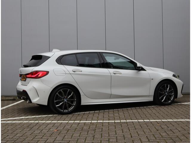 BMW 1-SERIE 120d xDrive High Executive | Panoramadak | Head-up | LED