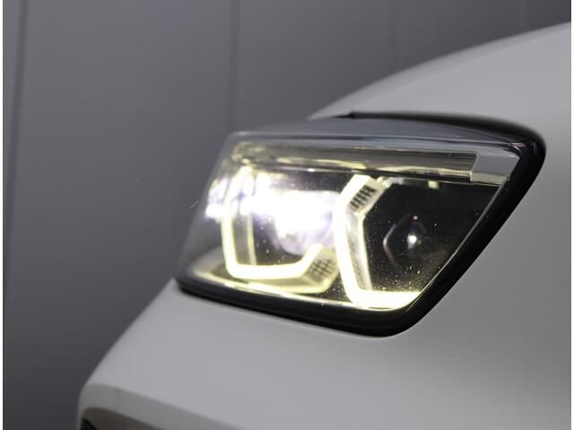 BMW 1-SERIE 120d xDrive High Executive | Panoramadak | Head-up | LED