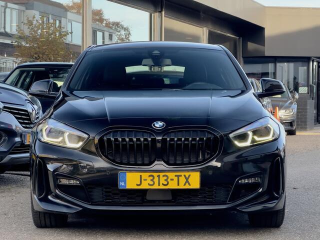 BMW 1-SERIE 118i ACTIE! BETAAL NU 50% 11450 DE REST IN 2JR RENTVRIJ FINANCIEREN