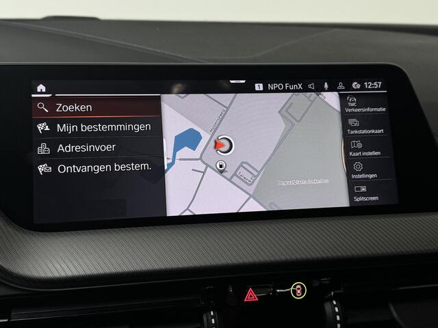 BMW 1-SERIE 118i High Executive | Stoelverwarming | Navi | PDC | Clima |