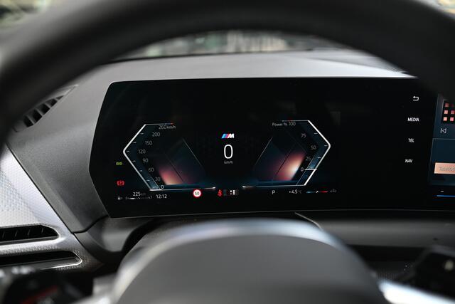 BMW 1-SERIE 120 M Sport Automaat / Sportstoelen / Achteruitrijcamera / M Adaptief onderstel / Stoelverwarming / 19" LMV