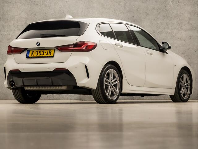 BMW 1-SERIE 118i M Sport High Executive Automaat (APPLE CARPLAY, M PAKKET, GROOT NAVI, LEDER, STOELVERWARMING, SPORTSTOELEN, LANE ASSIST, CRUISE, DAB+, NIEUWSTAAT)